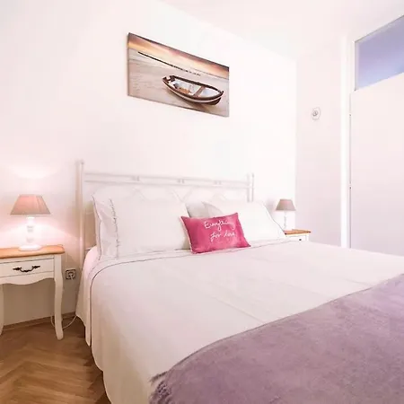 Dora Apartment