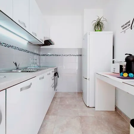 Apartment Dora *
