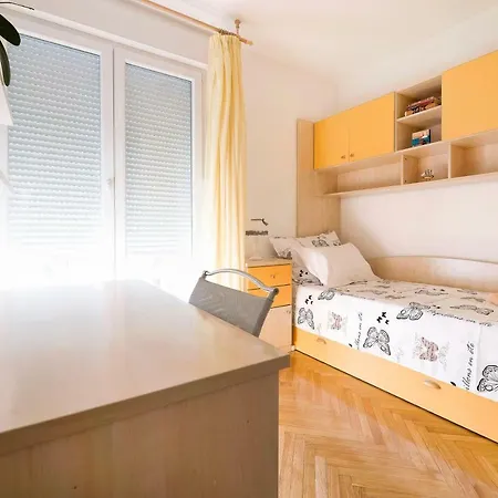 Dora Apartment *
